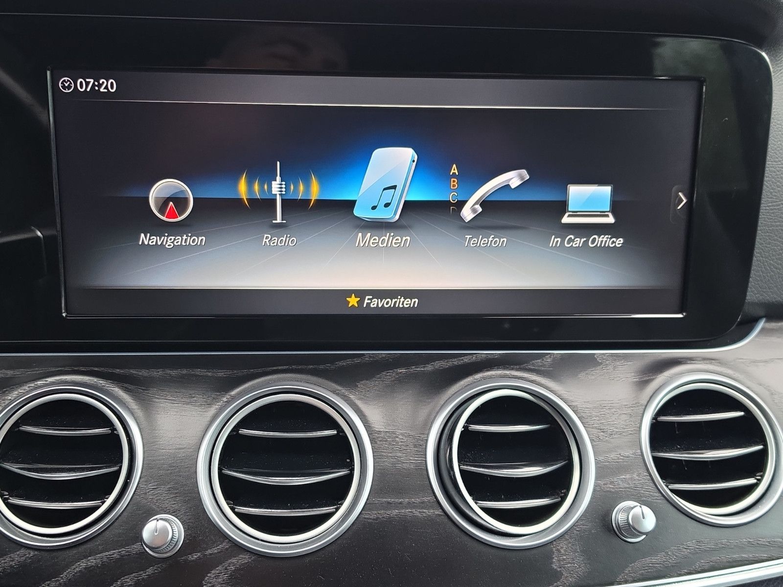 Fahrzeugabbildung Mercedes-Benz E 350 E Limousine Avantgarde Aus 1.Hand