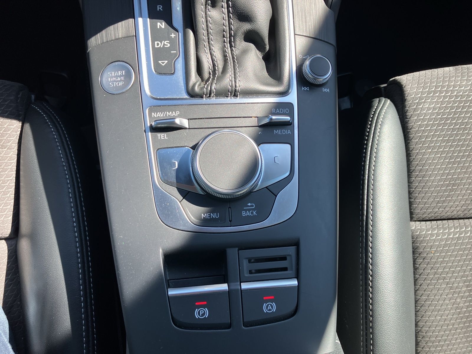 Fahrzeugabbildung Audi A3 Sportback TFSI sport  S-tronic LED NAVI ACC B