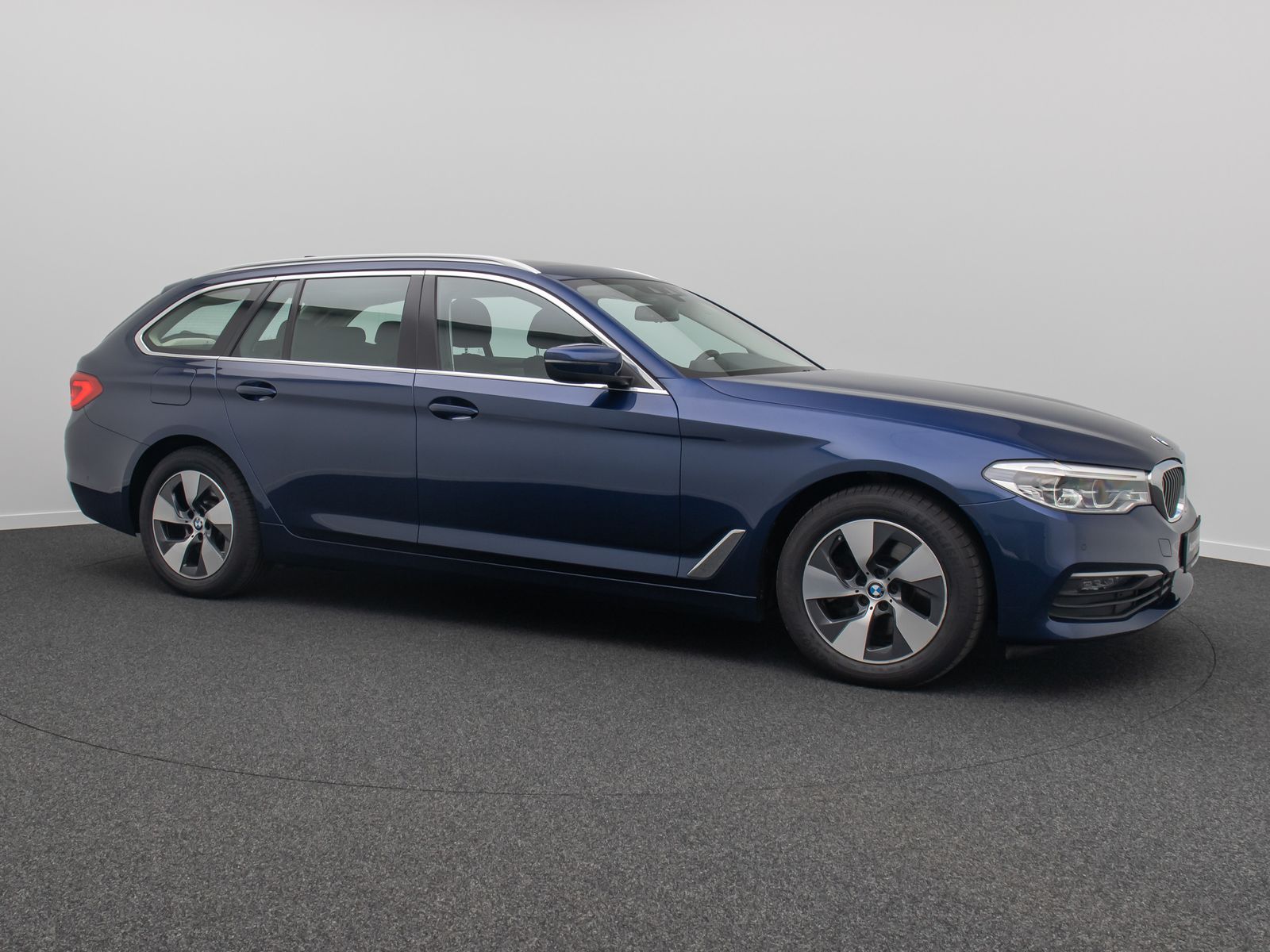 Fahrzeugabbildung BMW 520d Kamera DAB Stop&Go AHK Alarm Fernlichtassis