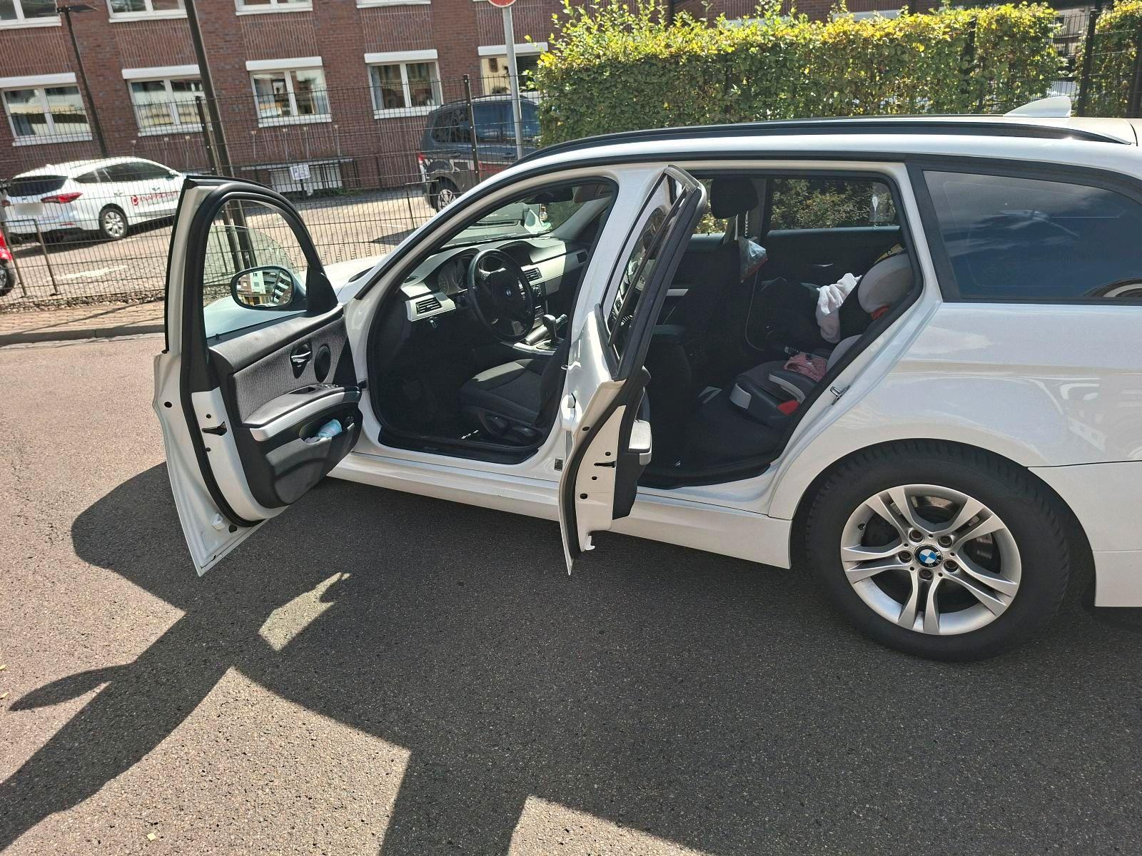 BMW 318 2011 — photo 10