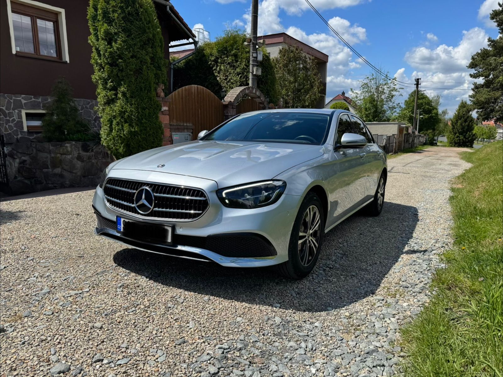 MERCEDES-BENZ E 220 d Autom. LED/Pano/Kamera/CarPla