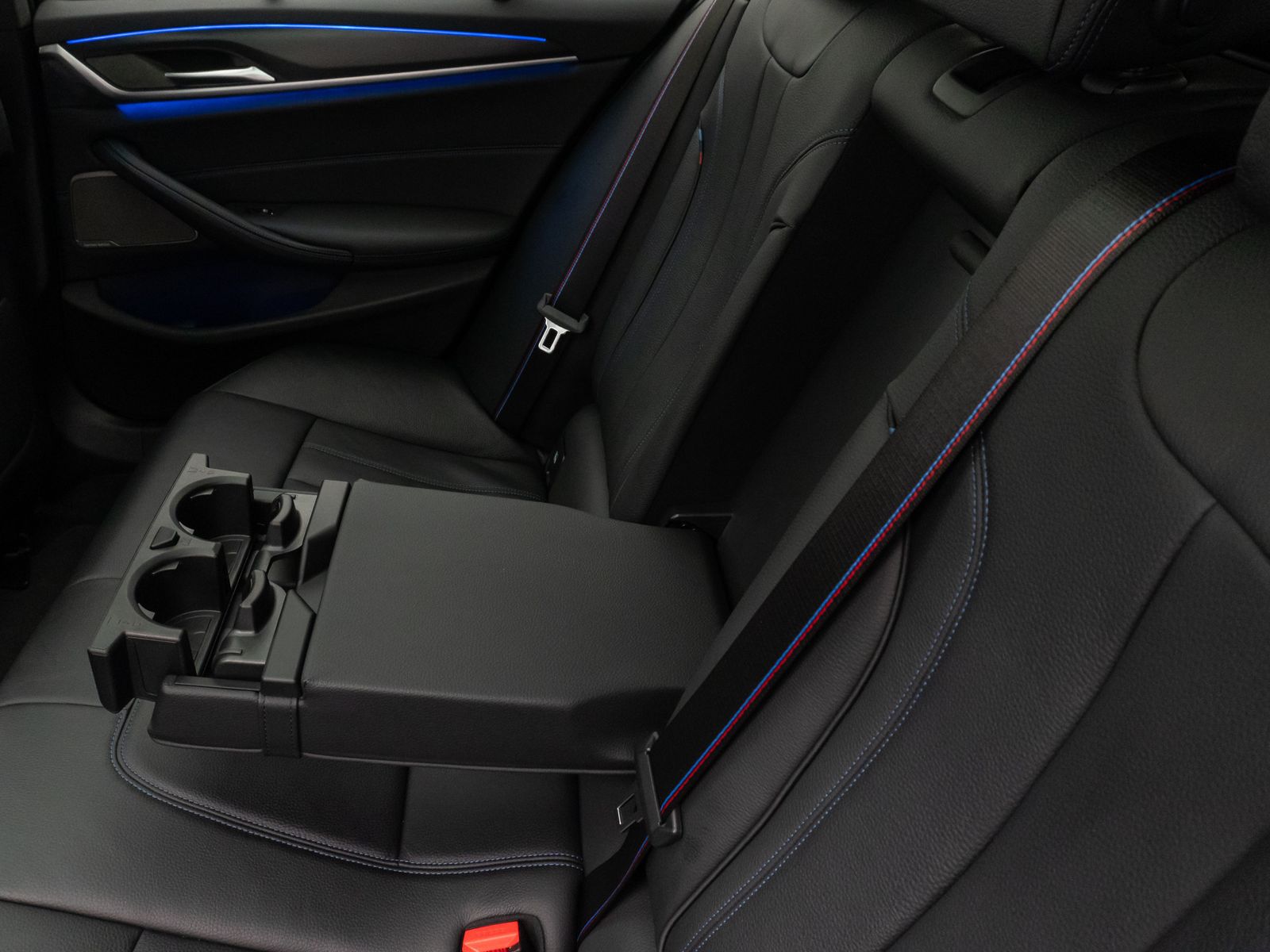 Fahrzeugabbildung BMW 540i xD M Sport Panorama DAB H/K DispKey 19Zoll