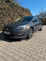 Opel Astra J 1.6 Benzin, Automatikgetriebe... - Opel Astra mit Benzin-Antrieb: Kleinwagen, Automatik