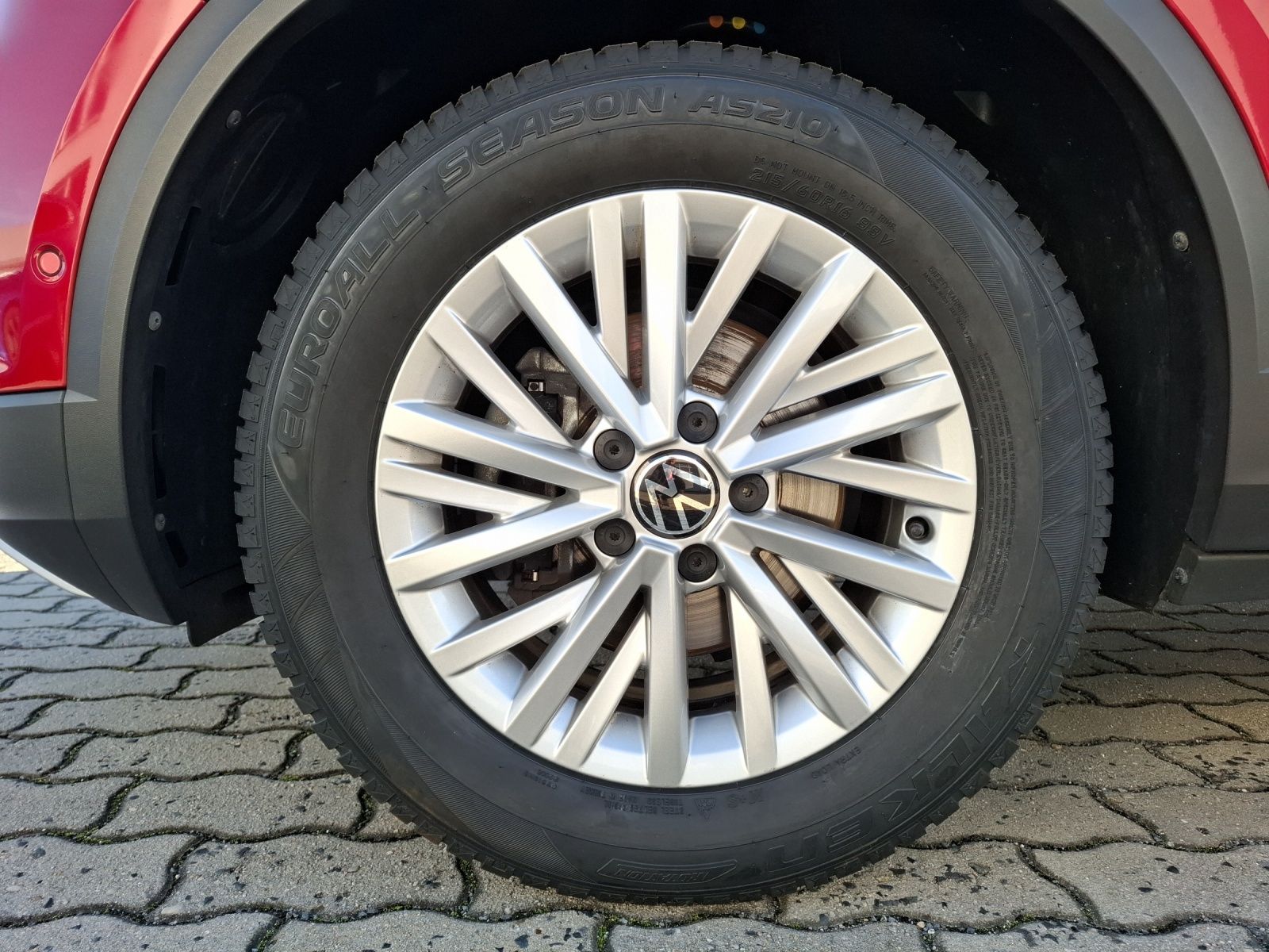 Fahrzeugabbildung Volkswagen T-Roc TSI Life LED Navi AID Park-Assoist SH