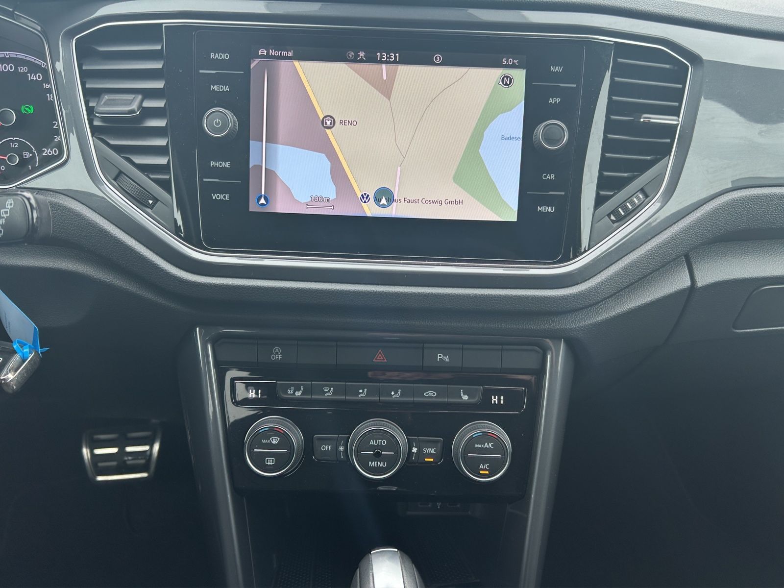 Fahrzeugabbildung Volkswagen T-Roc TSI Sport DSG 4M LED Navi ACC RFK SH