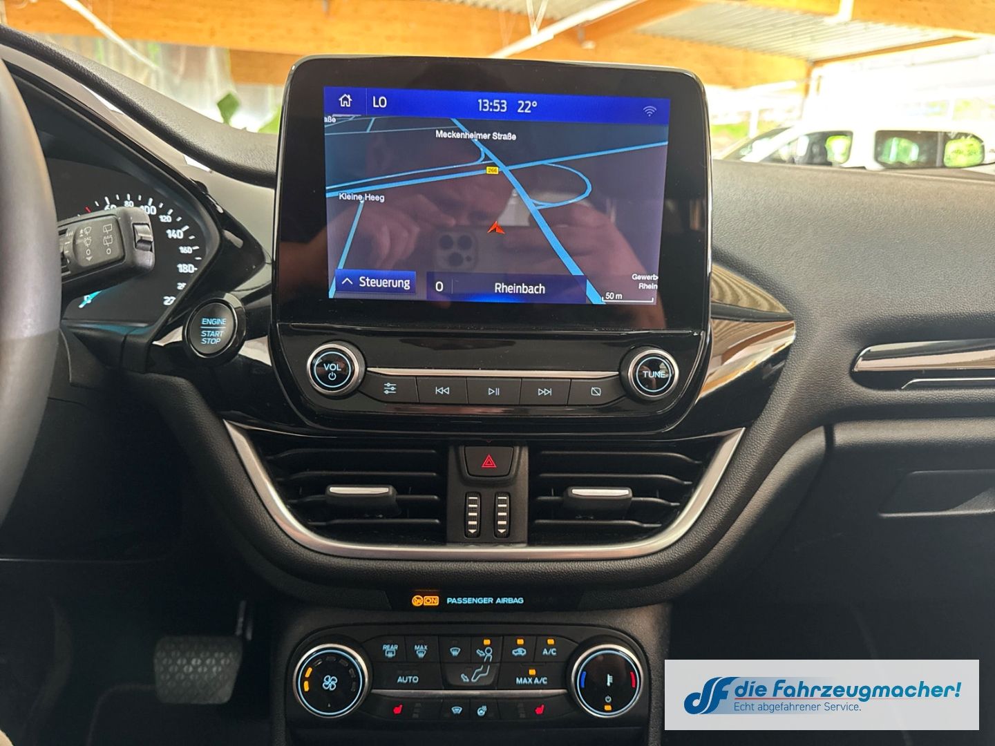 Fahrzeugabbildung Ford Fiesta Titanium Navi LED Blendfreies Fernl. Kurv