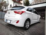 Hyundai i30 blue 1.6 CRDi 110 PS - Hyundai i30 Ps mit Diesel-Antrieb