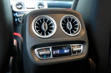 Fahrzeugabbildung Mercedes-Benz G 63 AMG/CARBON/2xNIGHT/MANUFAKTUR/KREIDE GRAU