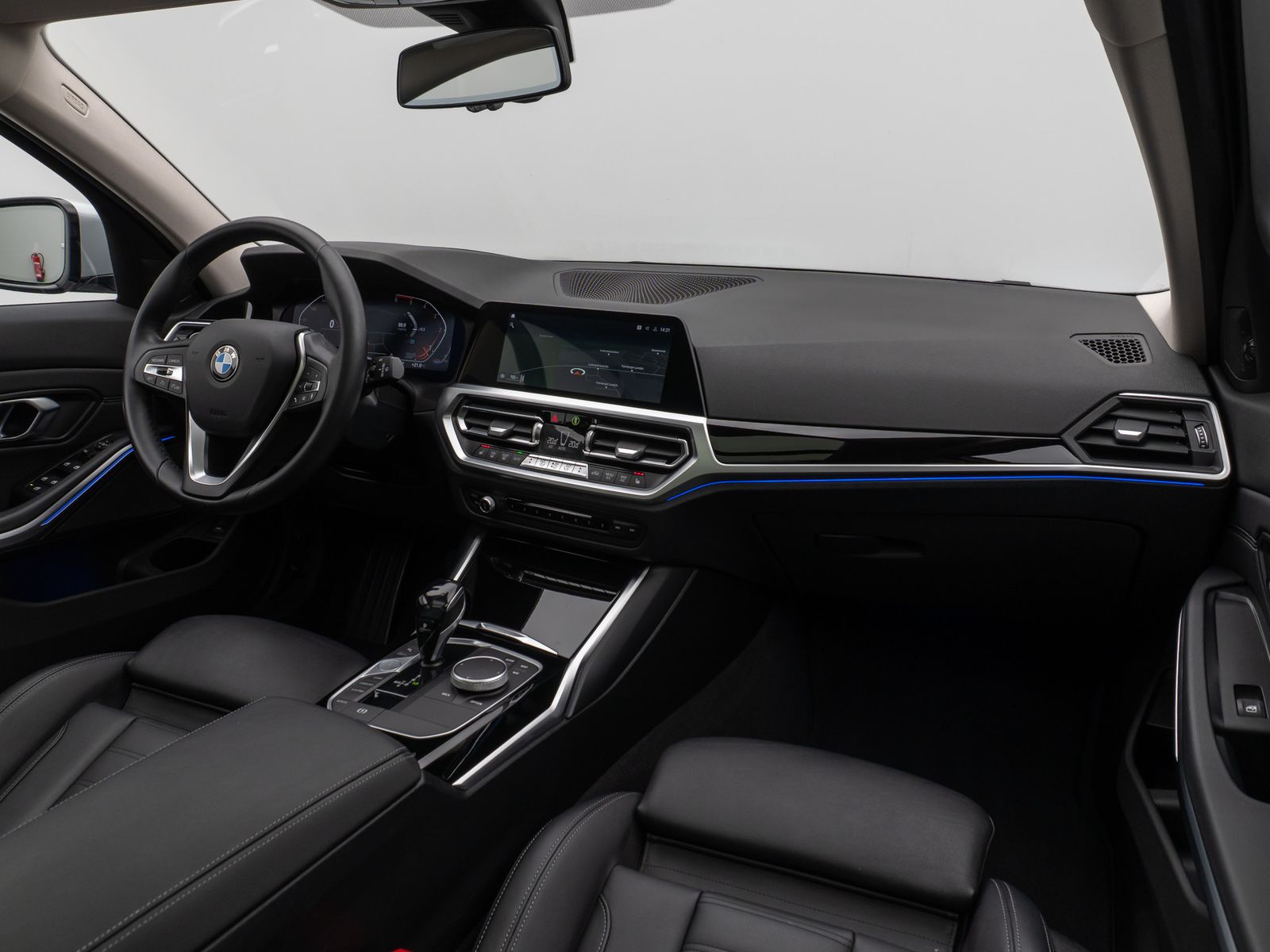 Fahrzeugabbildung BMW 330d xD Sport Line Kamera Panorama HUD DAB H/K