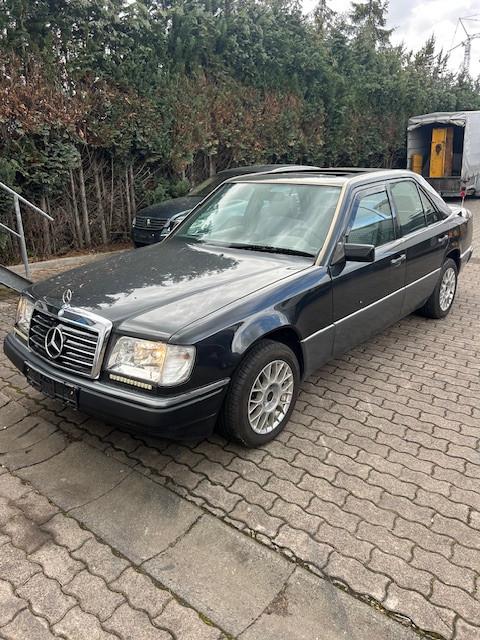 Mercedes-Benz 200E