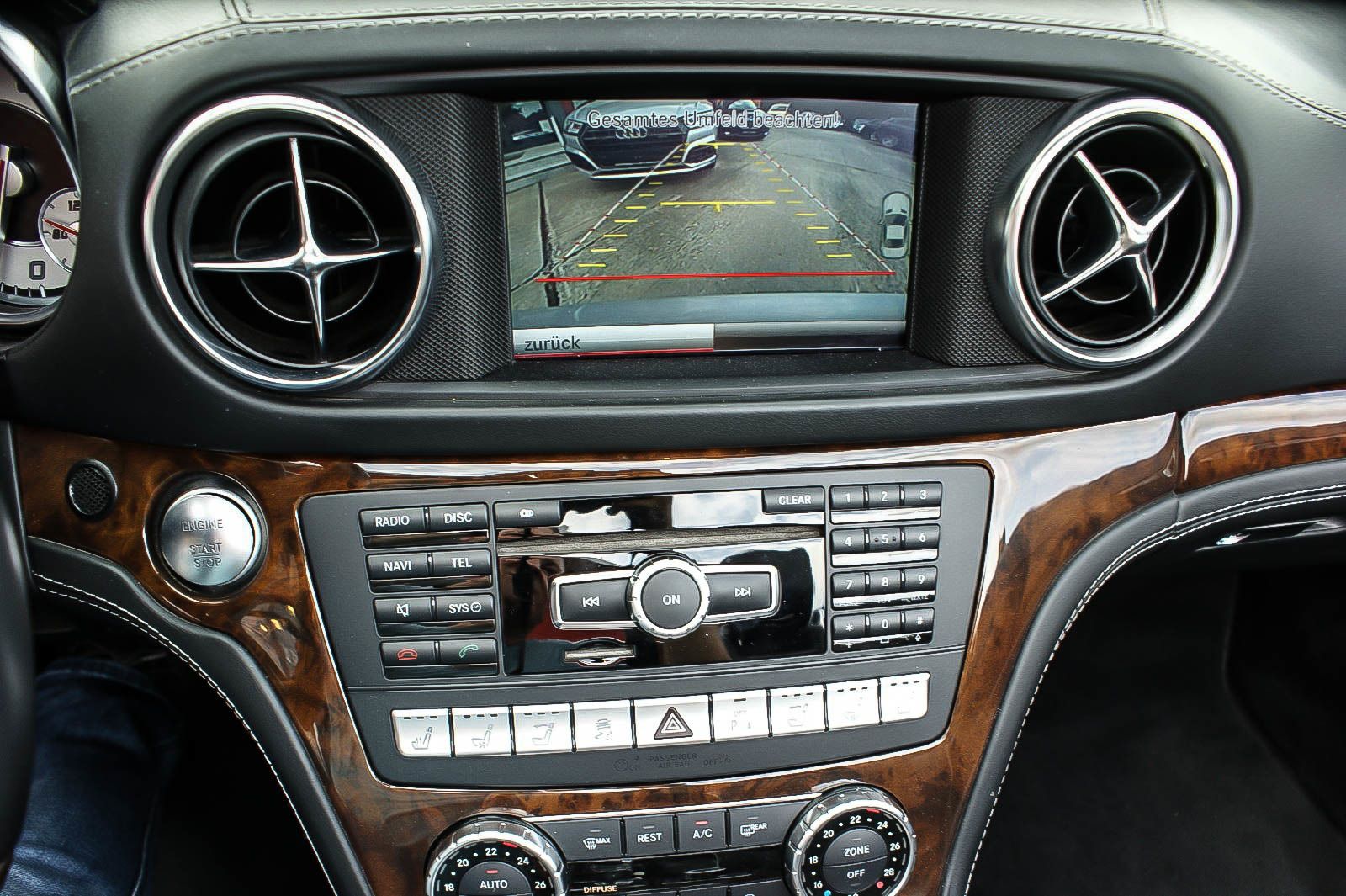 Fahrzeugabbildung Mercedes-Benz SL 500 7G-TRONIC AMG DEUTSCH SOFTCLOSE KEYLESS