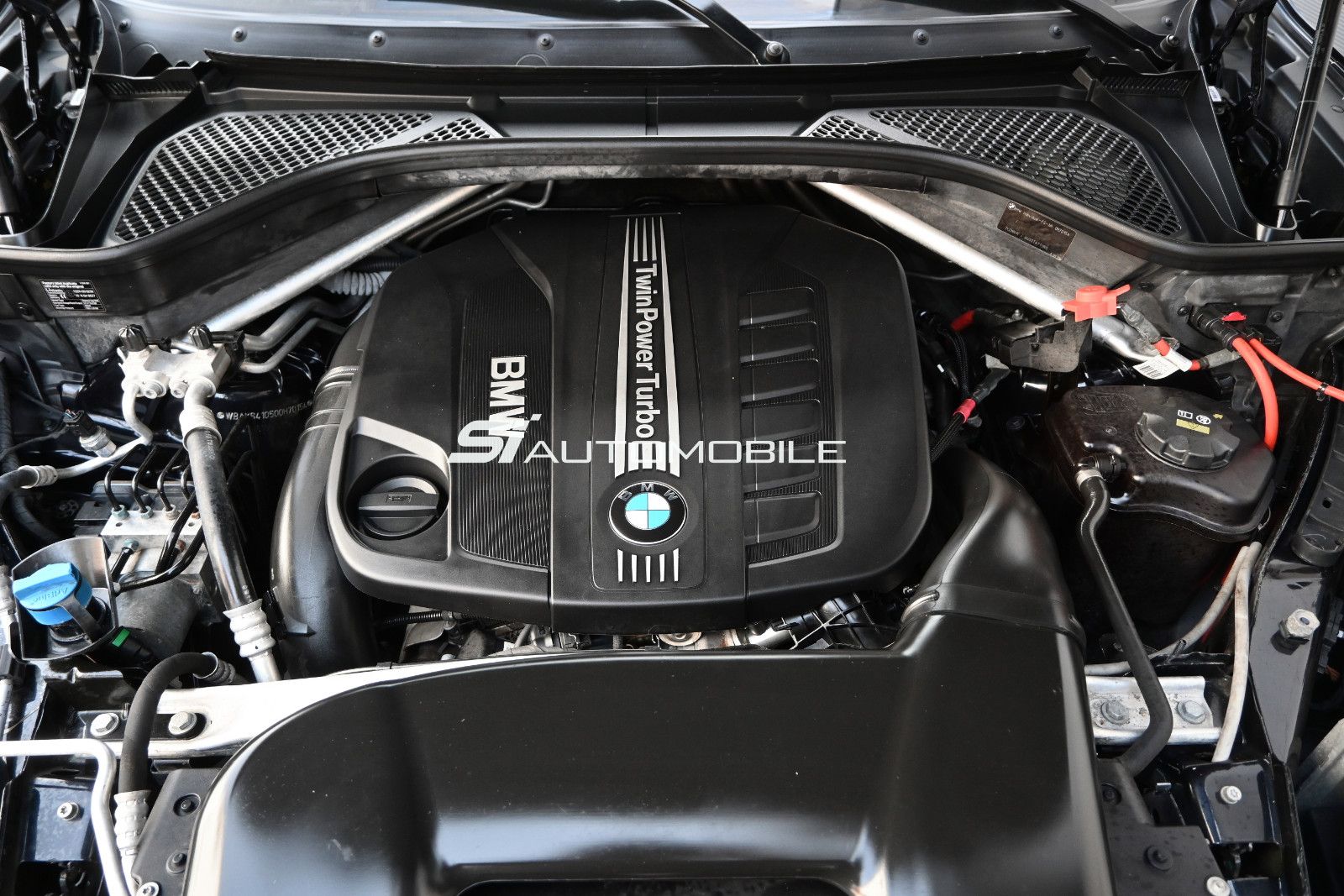 Fahrzeugabbildung BMW X5 xDrive30d M-Sport °ACC°AHK°STANDHEIZ°PANO°HUD