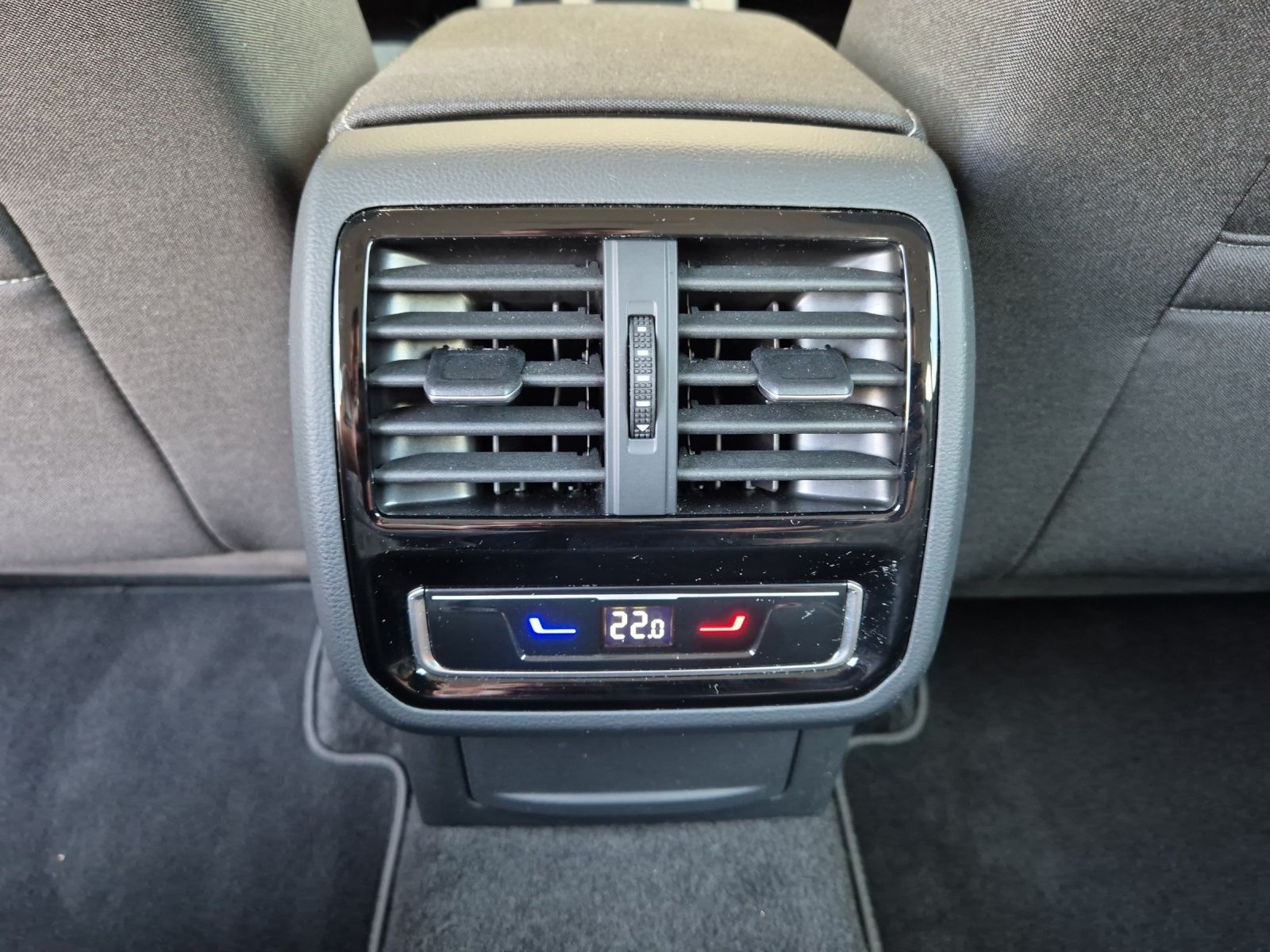 Fahrzeugabbildung Volkswagen Passat Variant TDI Business DSG Matrix Navi ACC