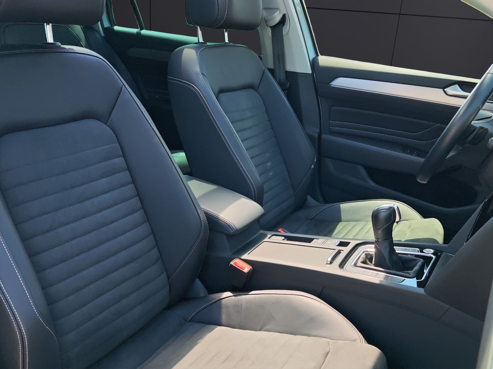 Fahrzeugabbildung Volkswagen Passat Variant TSI Elegance DSG 4M Matrix Navi A