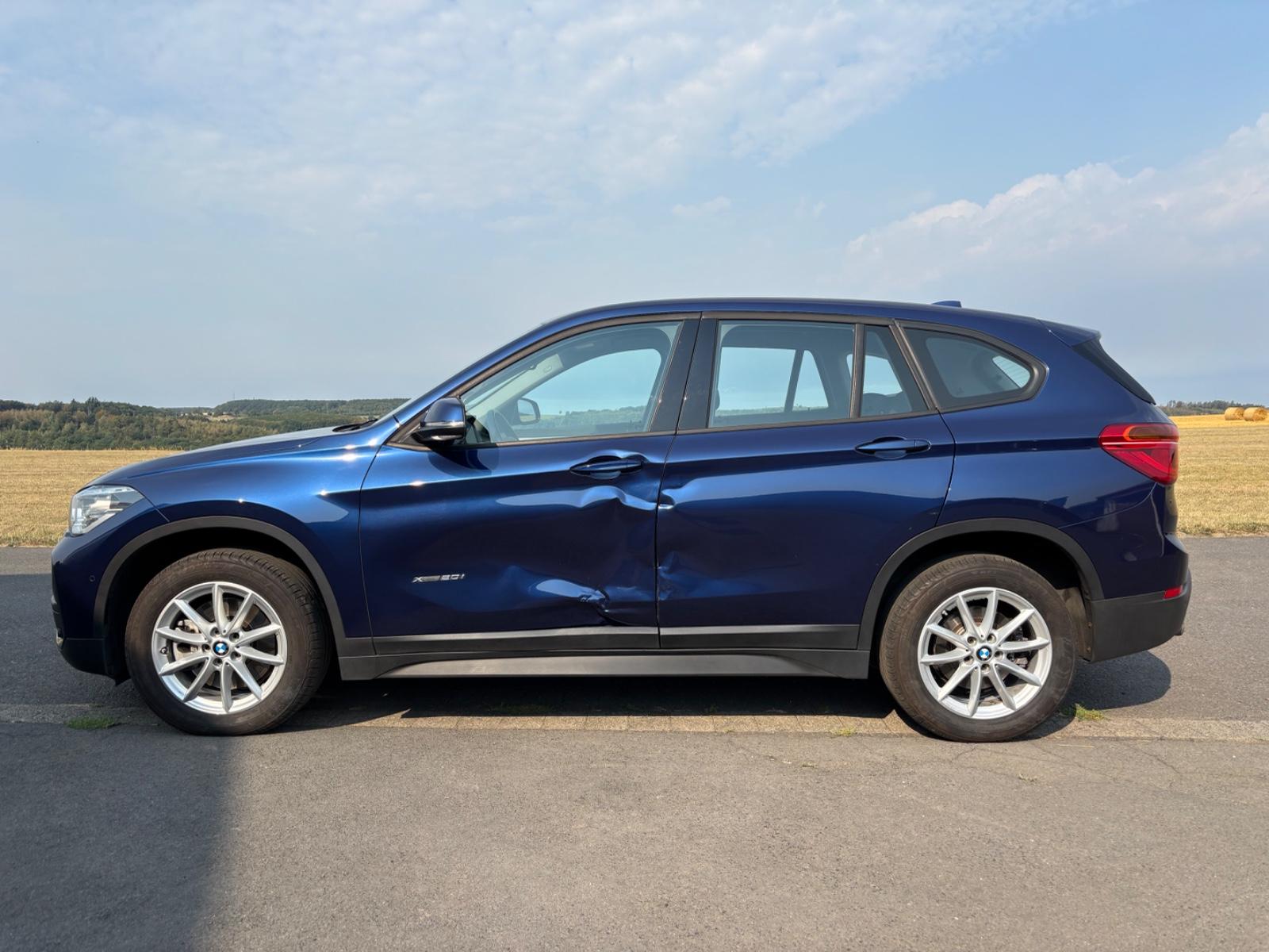 BMW X1 xDrive 20 i Advantage Leder Navi AHK  Allrad