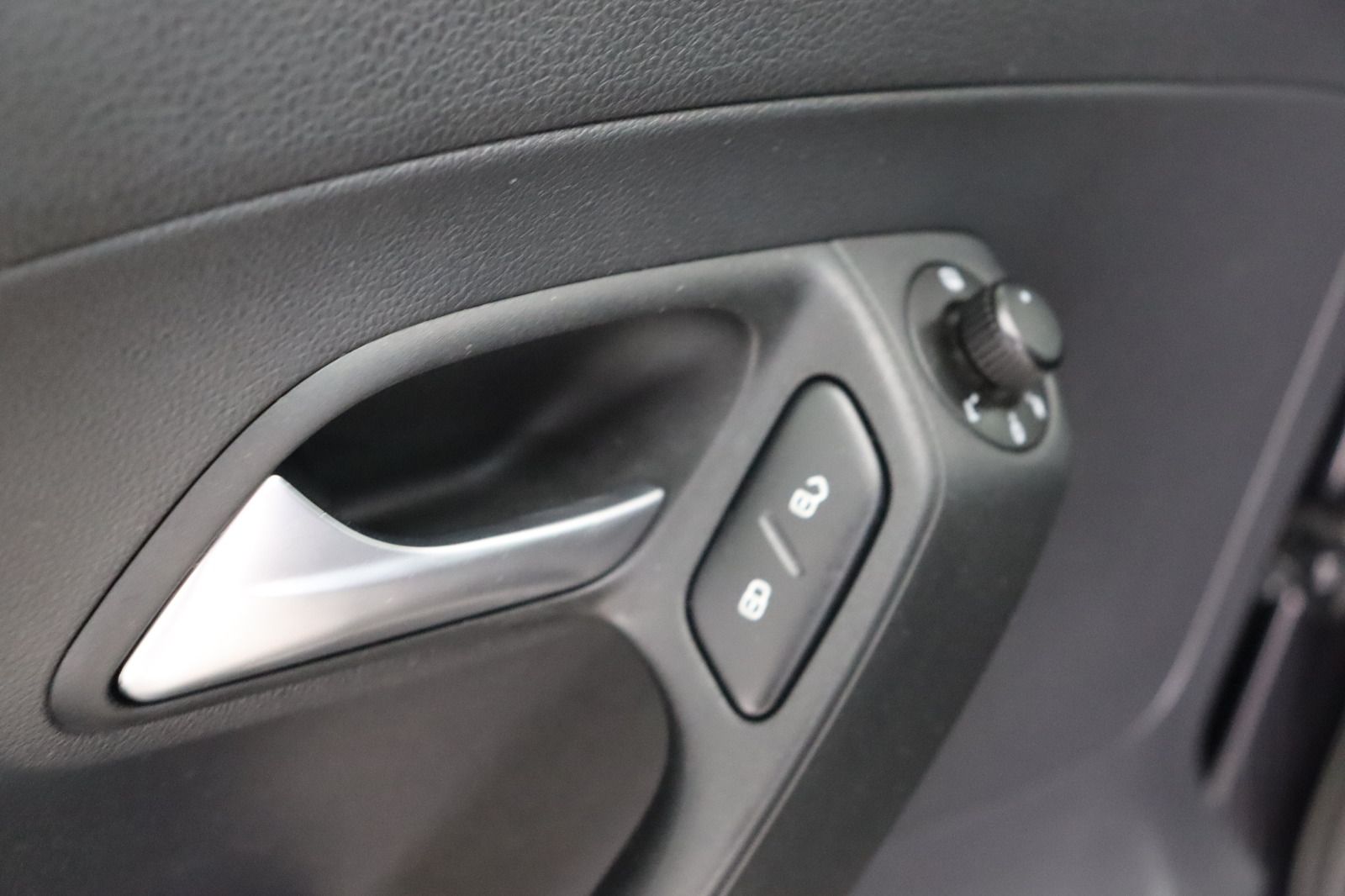 Fahrzeugabbildung Volkswagen Polo 1.2 Life Klimaaut. * SHZ * Alu * LED