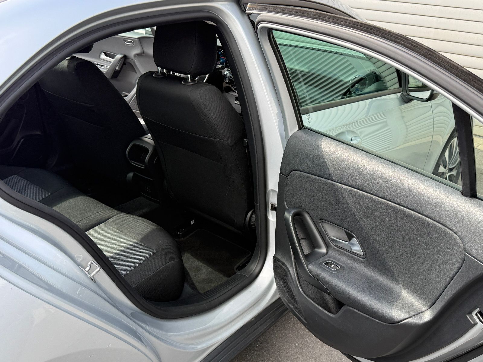 Fahrzeugabbildung Mercedes-Benz A 180 d Lim. Sedan Aut DAB GRA Navi Kamera SHZ