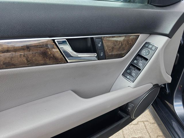 MERCEDES-BENZ C 200 — Foto 12