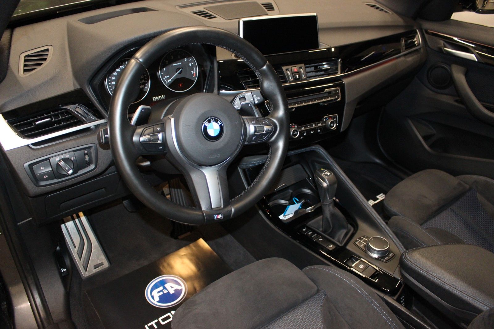 Fahrzeugabbildung BMW X1 xDrive 25 i M Sport Pano*HUD*Kamera*AHK