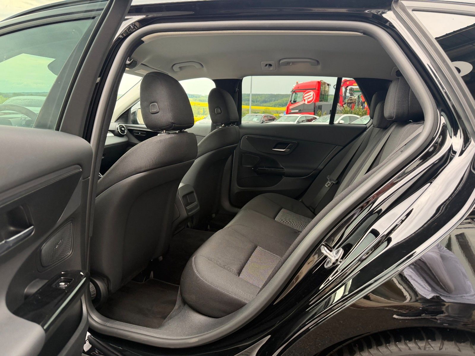 Fahrzeugabbildung Mercedes-Benz C 180 T LED+RKamera+LED+SpiegelP+EasyPack