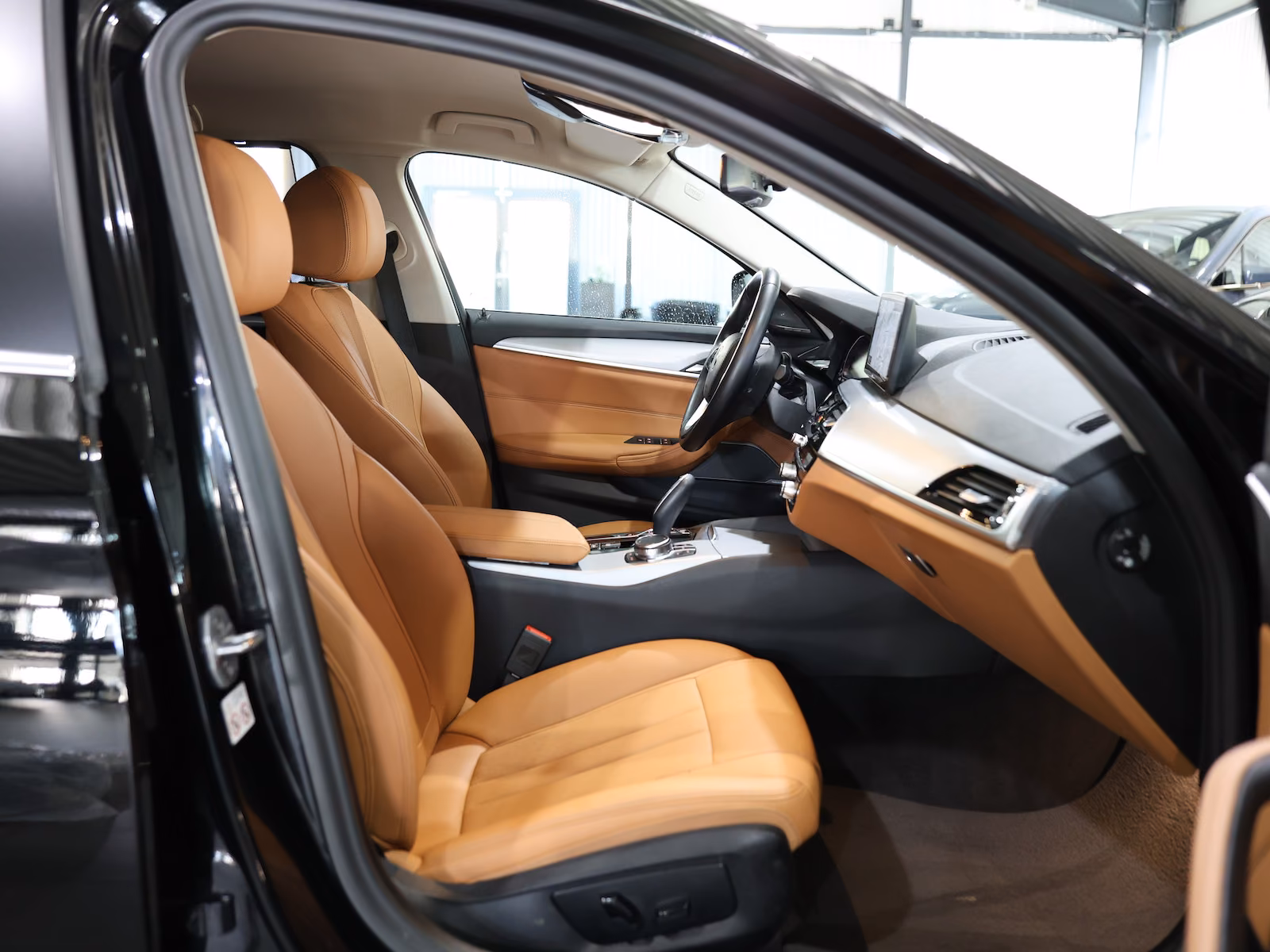 BMW 520i Touring BUSINESS BLACK & BROWN / H/K / LED