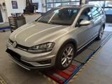 Volkswagen Golf Variant Alltrack 2.0 TDI 4M DSG Stdhz Pano - Volkswagen Golf mit Diesel-Antrieb: Standheizung, Kombi, 2.0