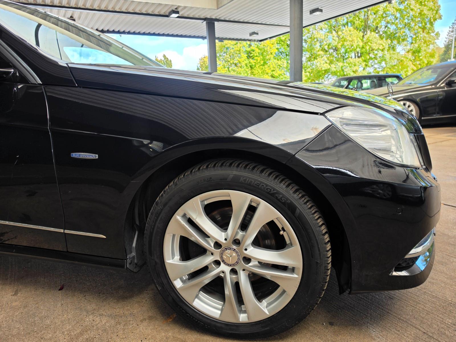 Mercedes-Benz E200 2011 — photo 21