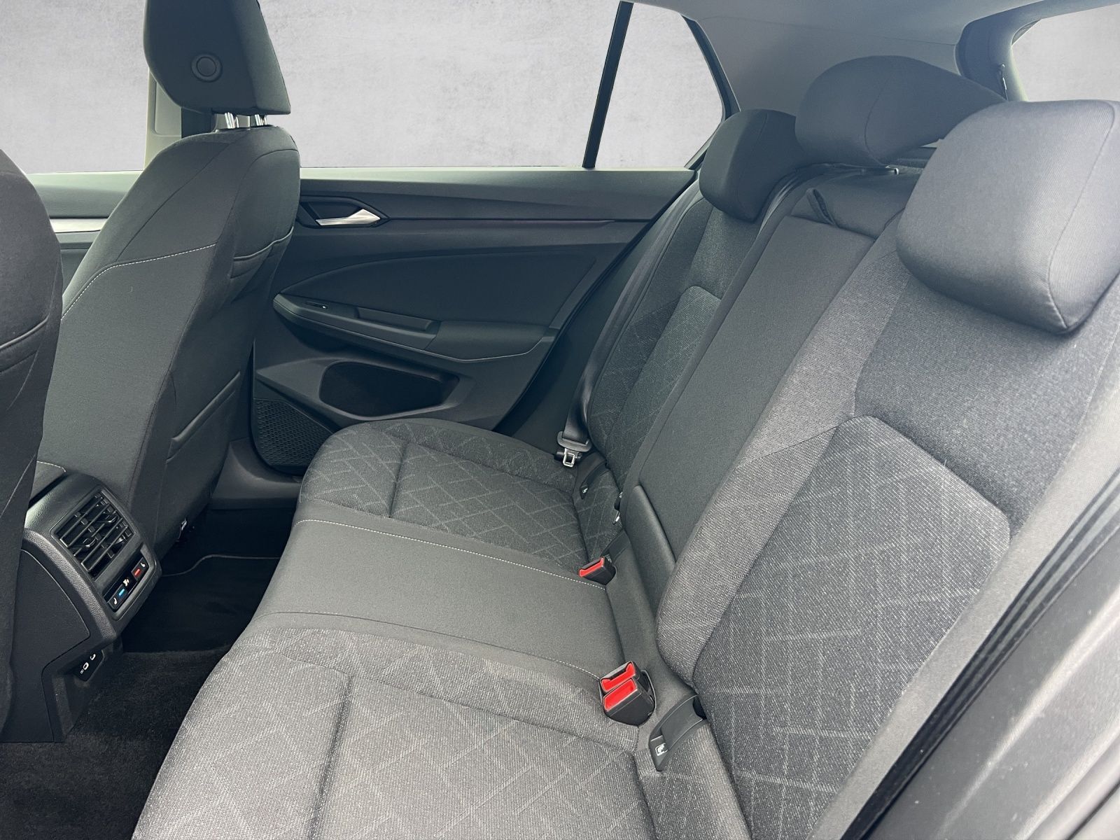 Golf VIII 1.0 eTSI DSG Navi*ACC*Standhzg.*LED
