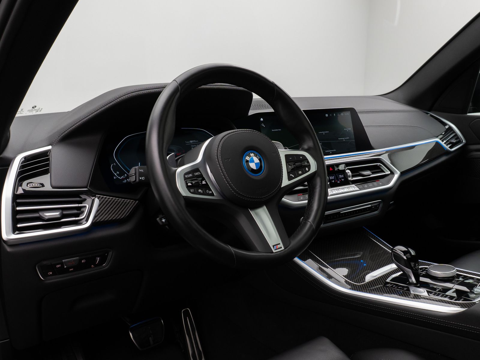 Fahrzeugabbildung BMW X5 xD45e M Sport Panorama Laser 360°HUD DAB HiFi