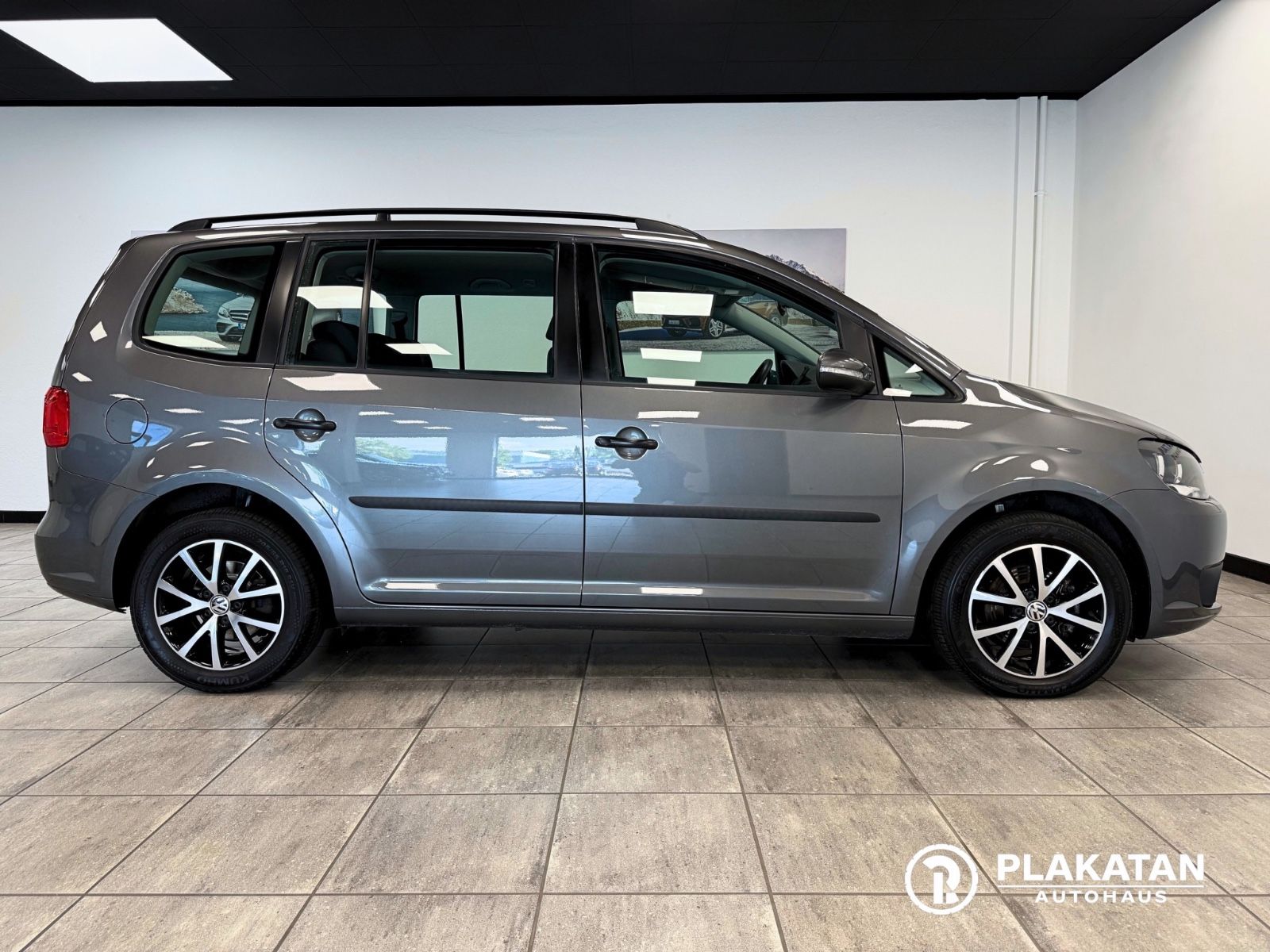 Fahrzeugabbildung Volkswagen Touran Zahnriemen Neu, Parksensoren, TÜV Neu,