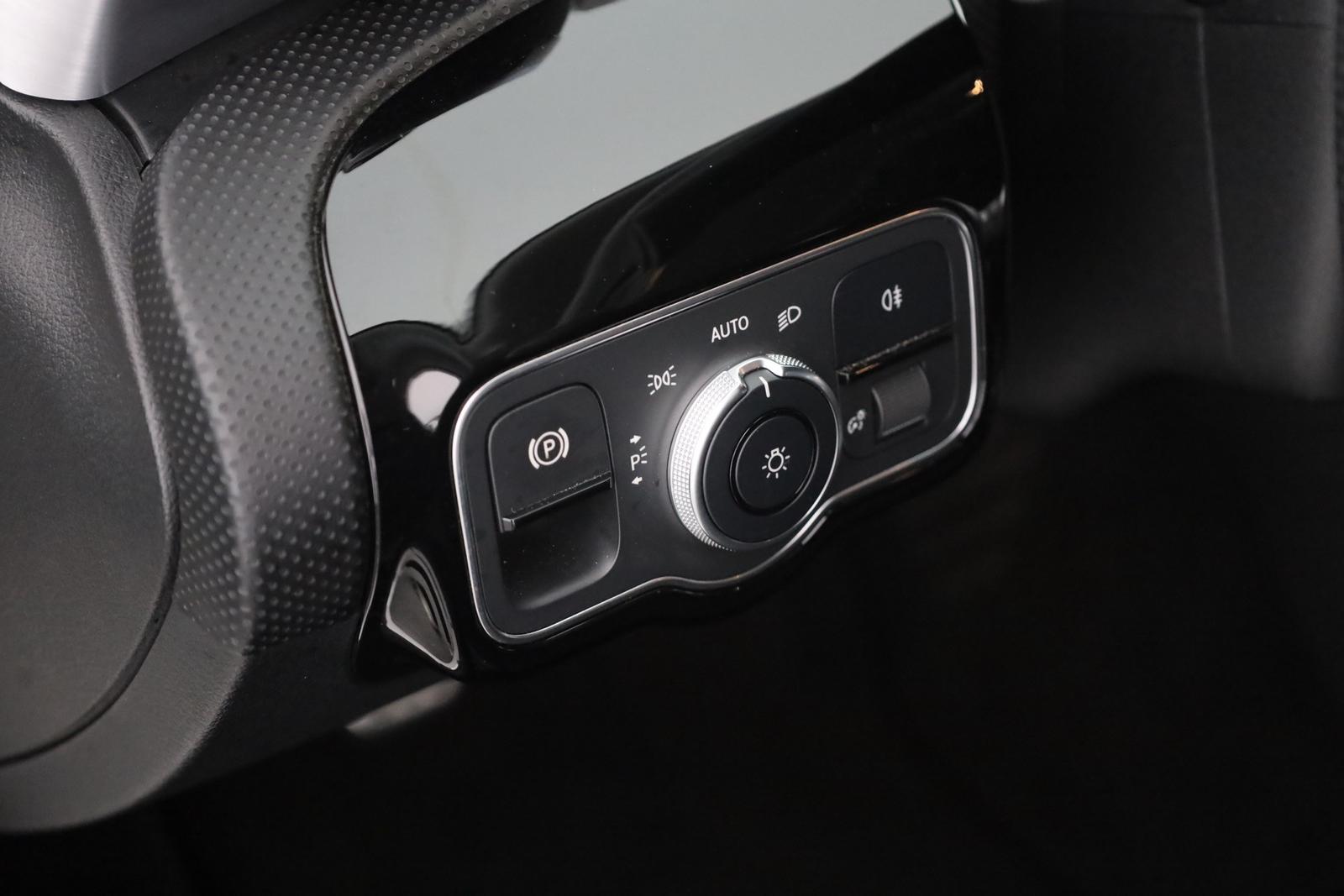 Mercedes-Benz A200 AMG Line LED Navi Sitzheizung Widescreen