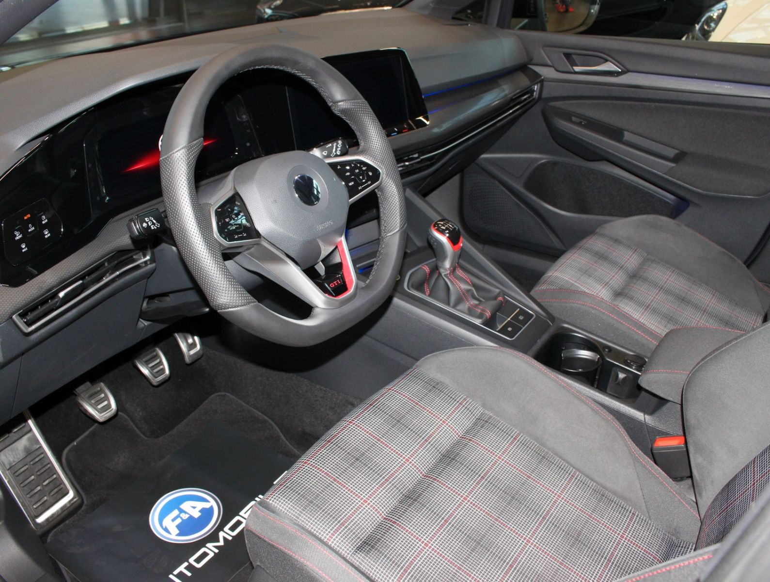 Fahrzeugabbildung Volkswagen Golf 2.0 TSI GTI Schalter+LED+Navi+2.Hand+Top