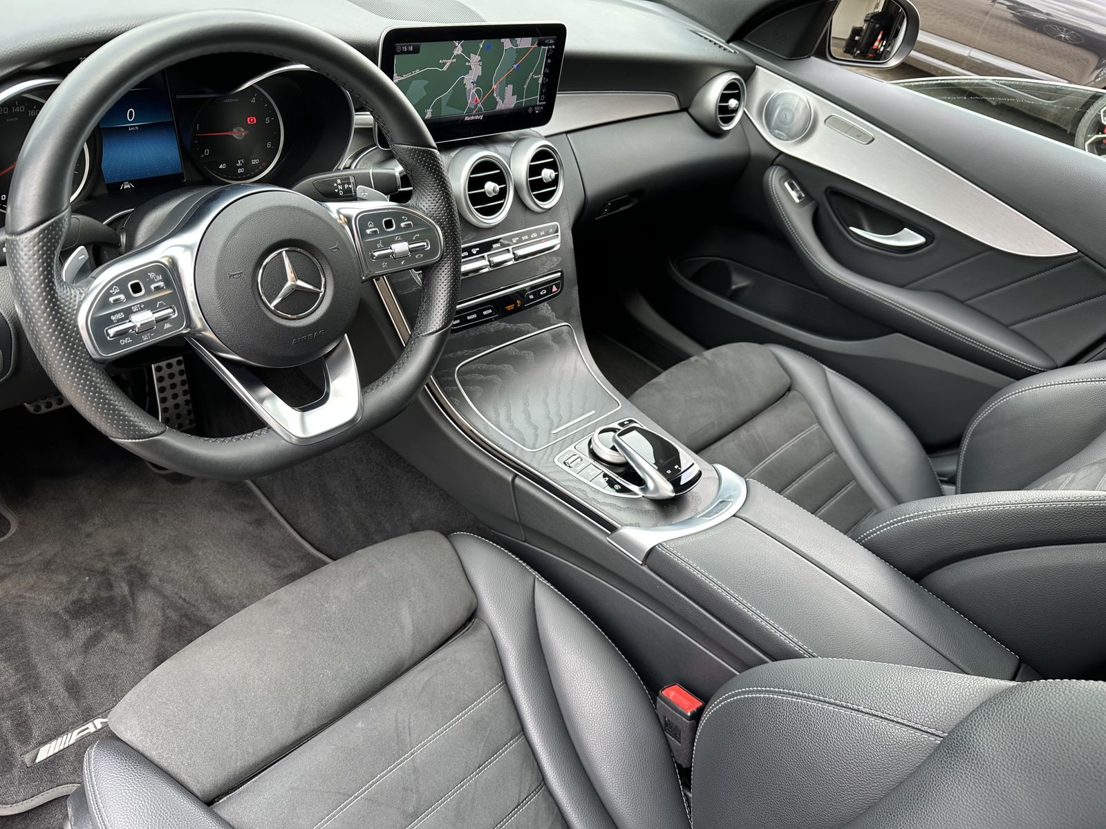Fahrzeugabbildung Mercedes-Benz C 220d AMG-Line NAV+LED+AHK+PANO+19ZO+DISTRONIC