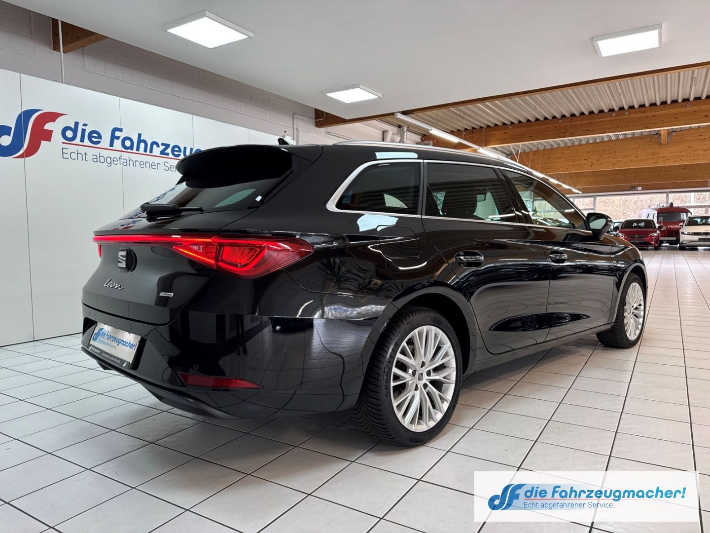 Fahrzeugabbildung SEAT Leon Sportstourer Xcellence e-HYBRID Navi Digita