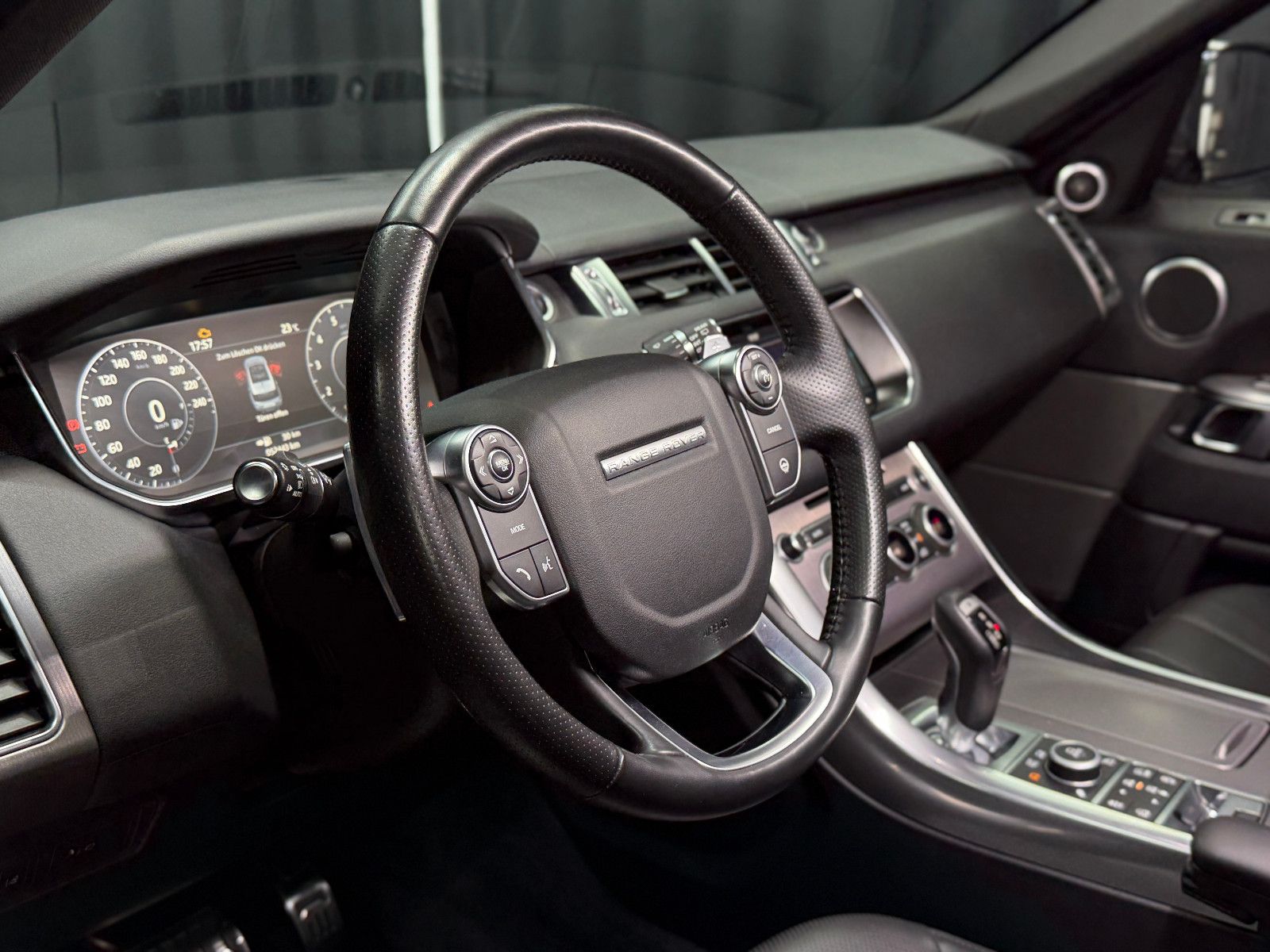 Fahrzeugabbildung Land Rover Range Rover Sport HSE|MERIDIAN|PANO|AHK|LUFT