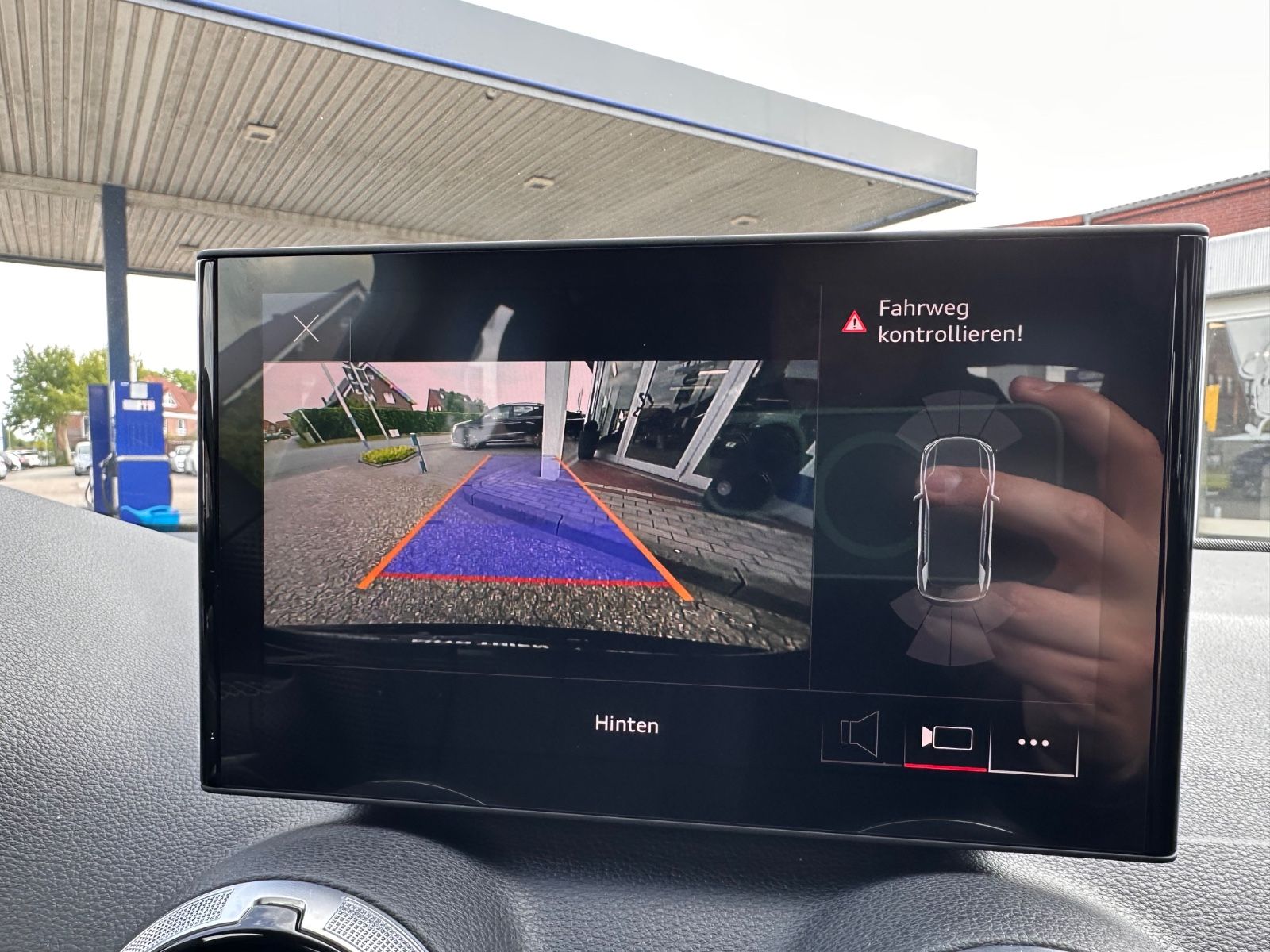 Fahrzeugabbildung Audi Q2 35 TDI S line S Tronic Matrix/Black/APP/Navi