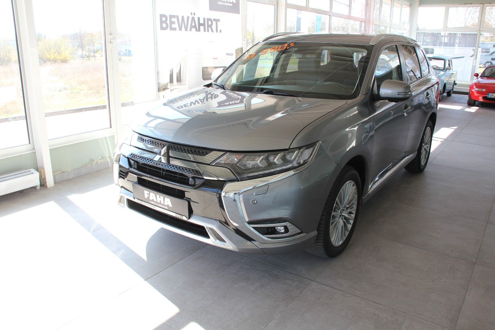 Fahrzeugabbildung Mitsubishi Outlander PHEV Plus mit FA-Paket