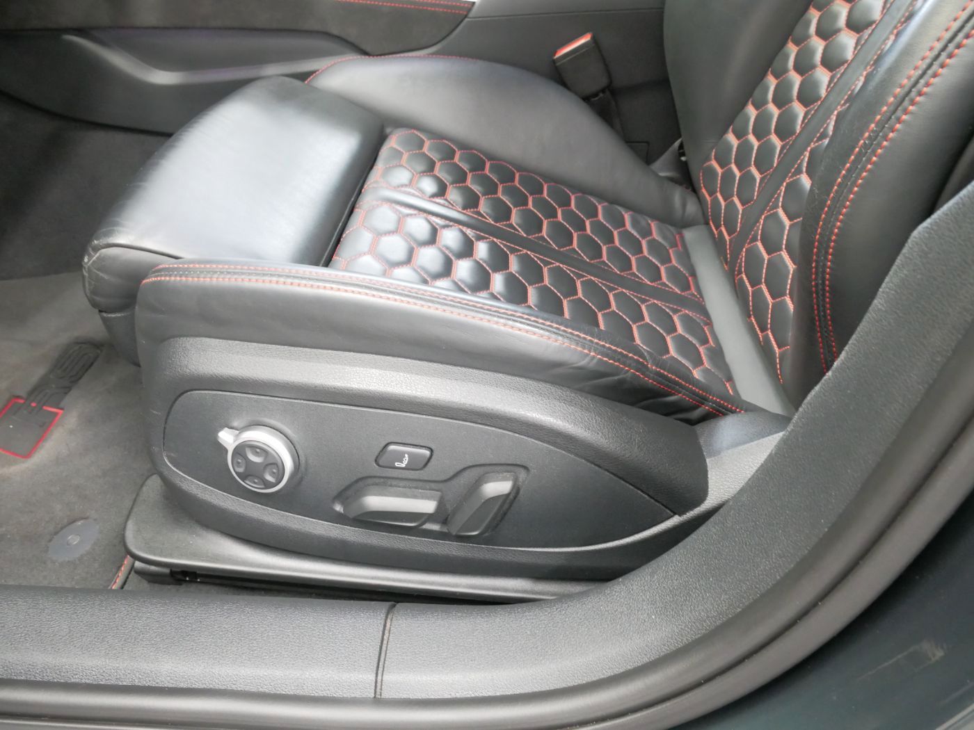 Audi RS4 - Bild 17