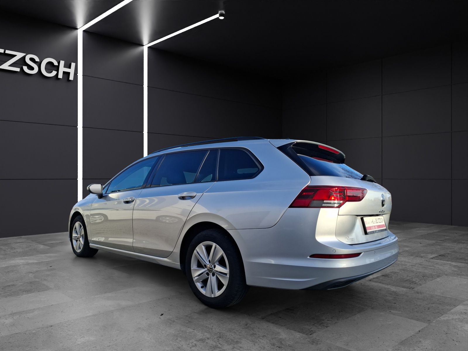 Fahrzeugabbildung Volkswagen Golf VIII Variant TSI Standhzg Kamera ACC LED Na