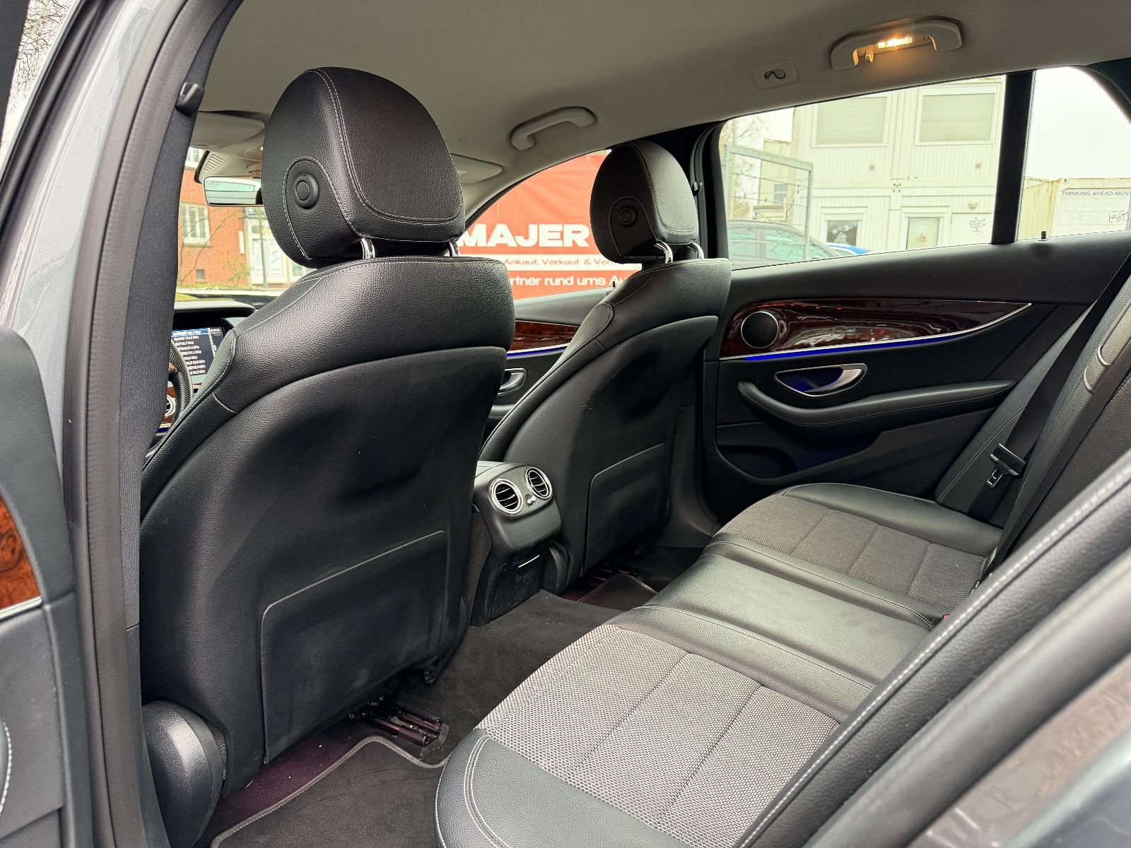 Fahrzeugabbildung Mercedes-Benz E 220d T Avantgarde LED*ACC*TEILLEDER*SHZ*AUTO