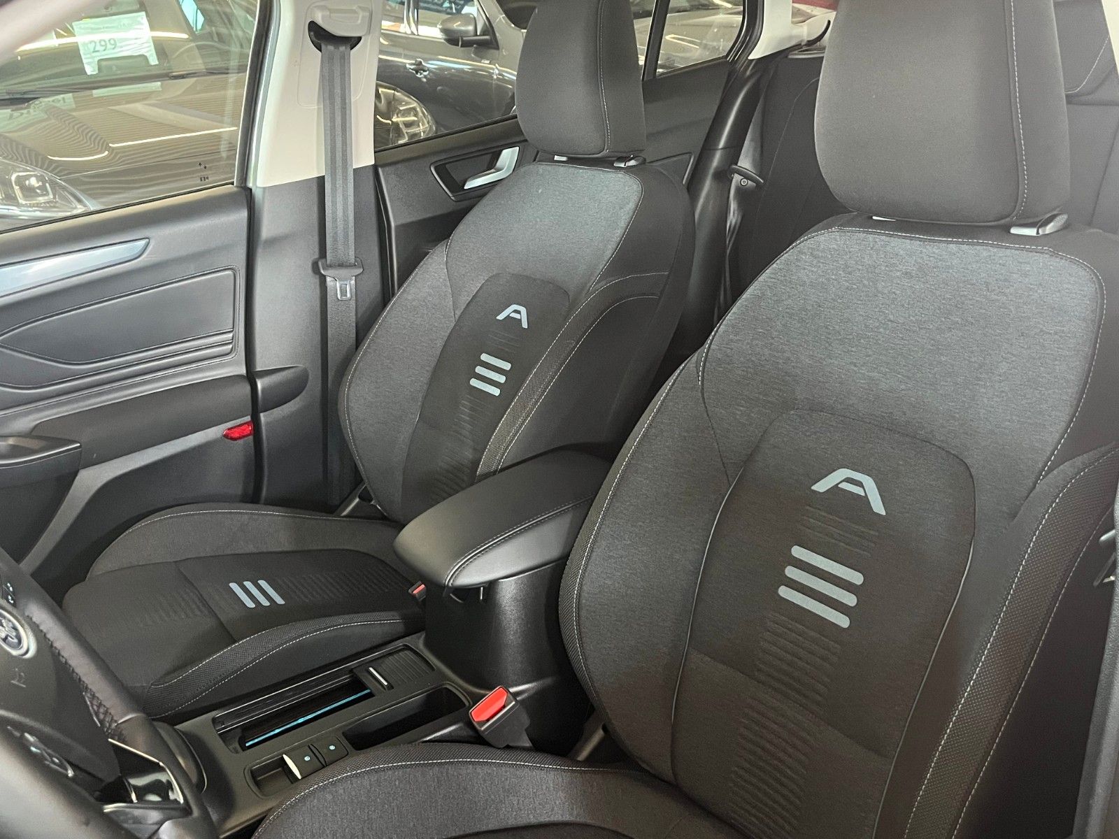 Fahrzeugabbildung Ford Focus Active X Turnier Automatik LED NAVI CAM