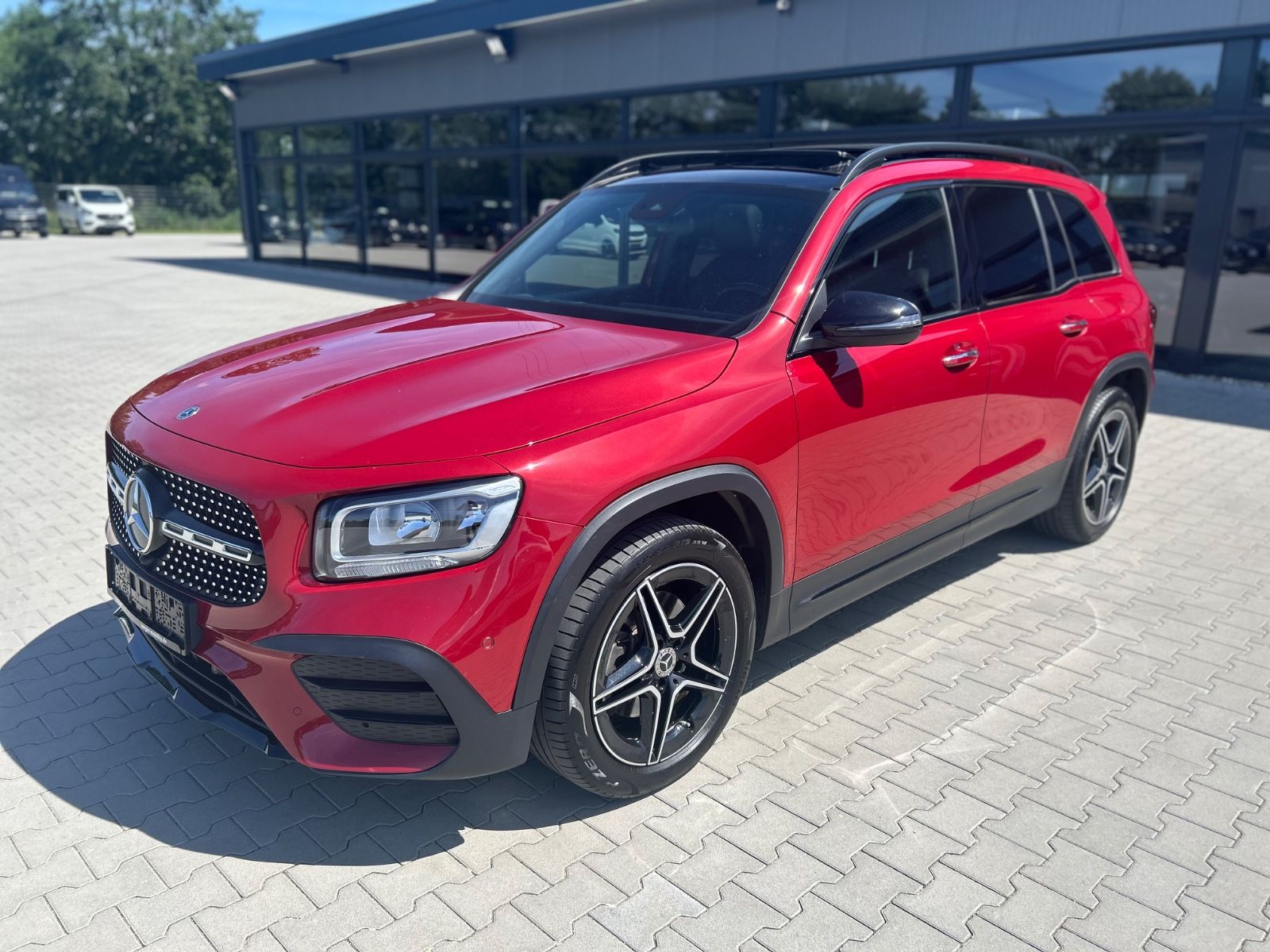 MERCEDES-BENZ GLB 200d AMG Night Paket -Pano-Leder-Kamera-19Zo