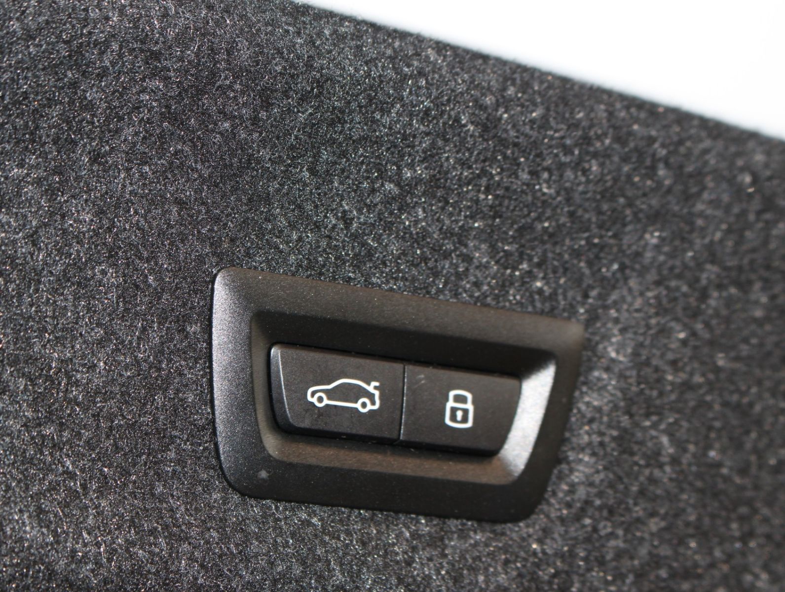 Fahrzeugabbildung BMW 320i LED*Standhzg*HUD*Memory*Harman Kardon