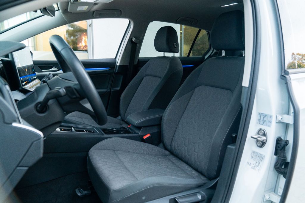 Volkswagen Golf 8 2.0 TDI LIFE/ BUSINESS/ AHK/ LED+ Volkswagen Golf 8 2.0 TDI LIFE/ BUSINESS/ AHK/ LED+