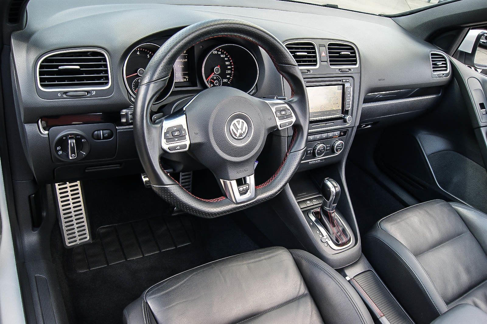 Fahrzeugabbildung Volkswagen Golf VI GTI Cabriolet 20TSI DSG XENON LEDER NAVI