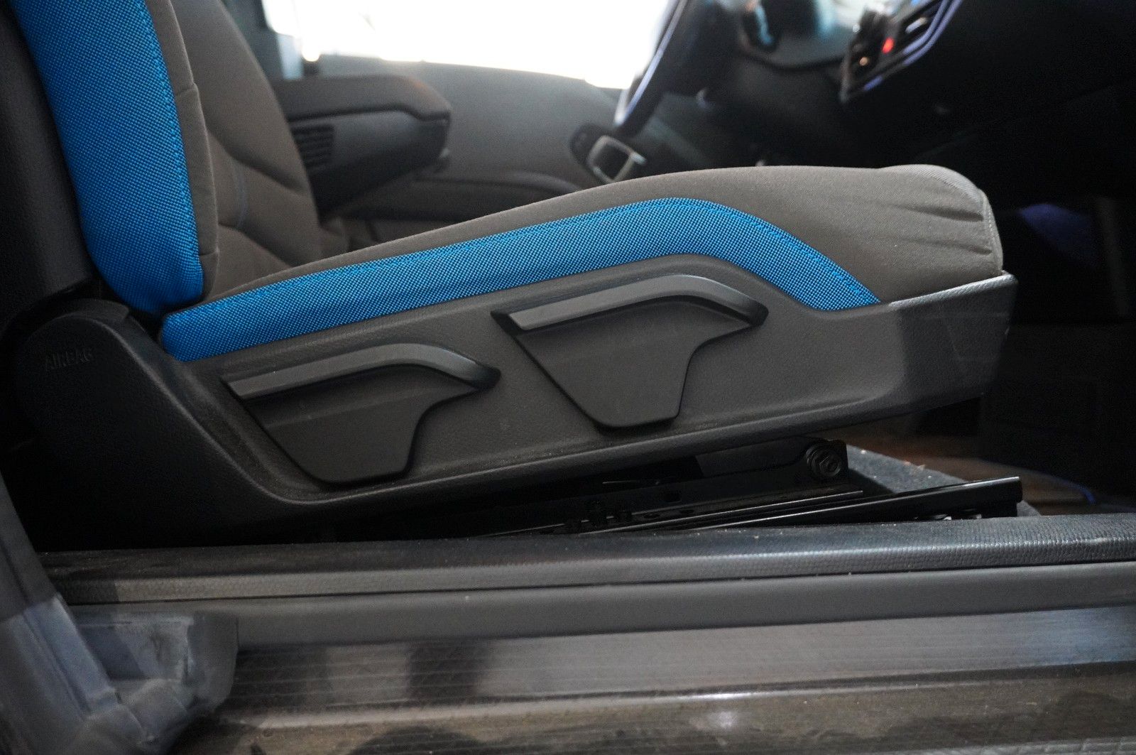 Fahrzeugabbildung BMW i3 120AH NAIVI/SPORT/WÄRMEP./LED/PDC/VIRT./SHZ