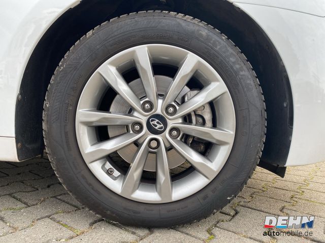 Hyundai i40cw 1.6 blue GDi Trend Navi PDC Kamera SHZ