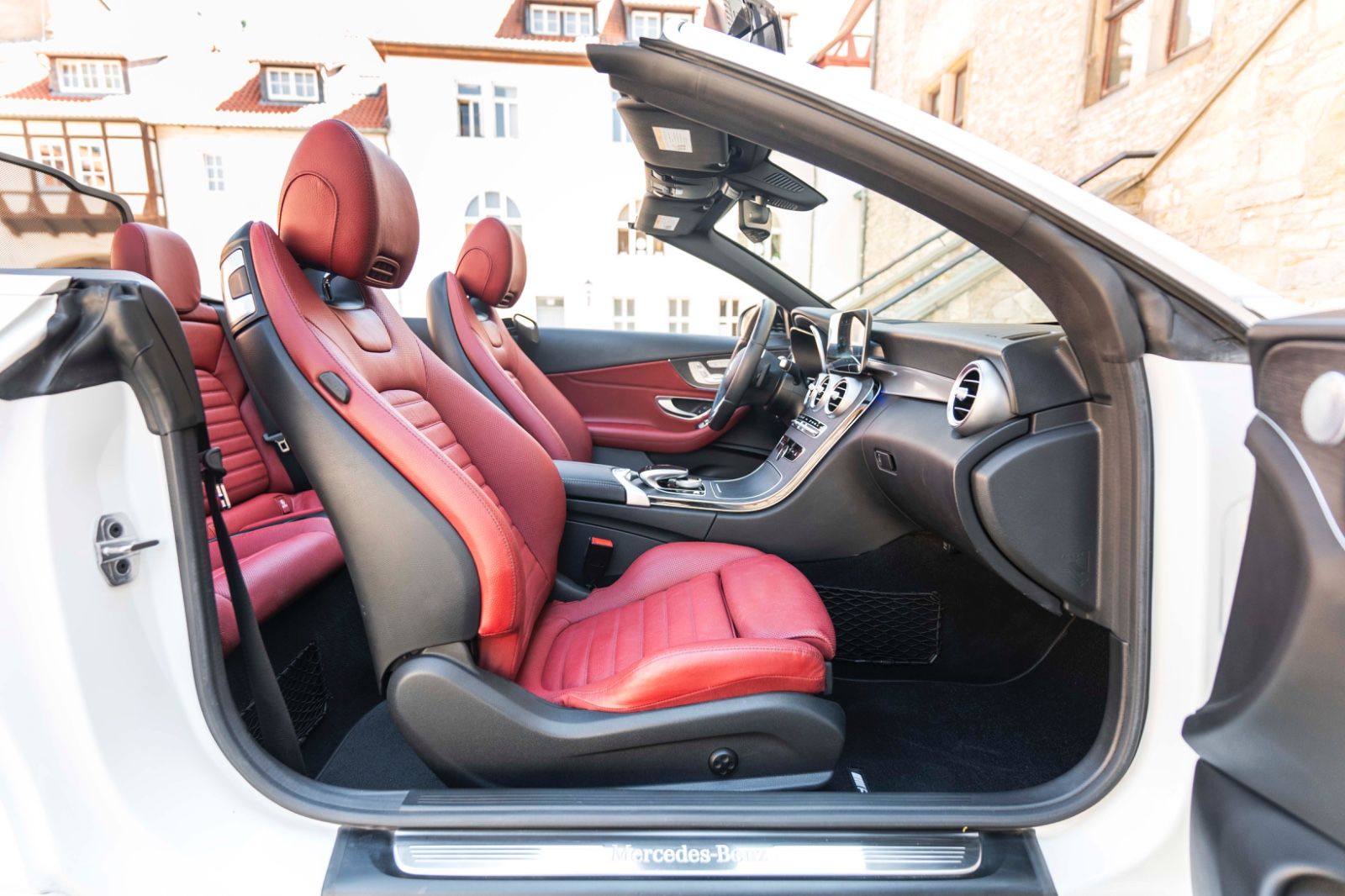 Fahrzeugabbildung Mercedes-Benz C 300 4MATIC AMG BURMESTER 360° LED TOTW SZH