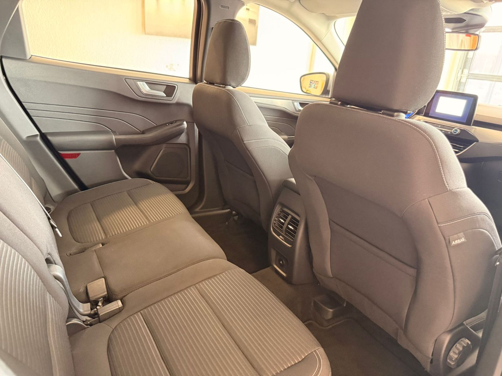 Fahrzeugabbildung Ford Kuga Titanium / NAVI / KAMERA / GEPFLEGT