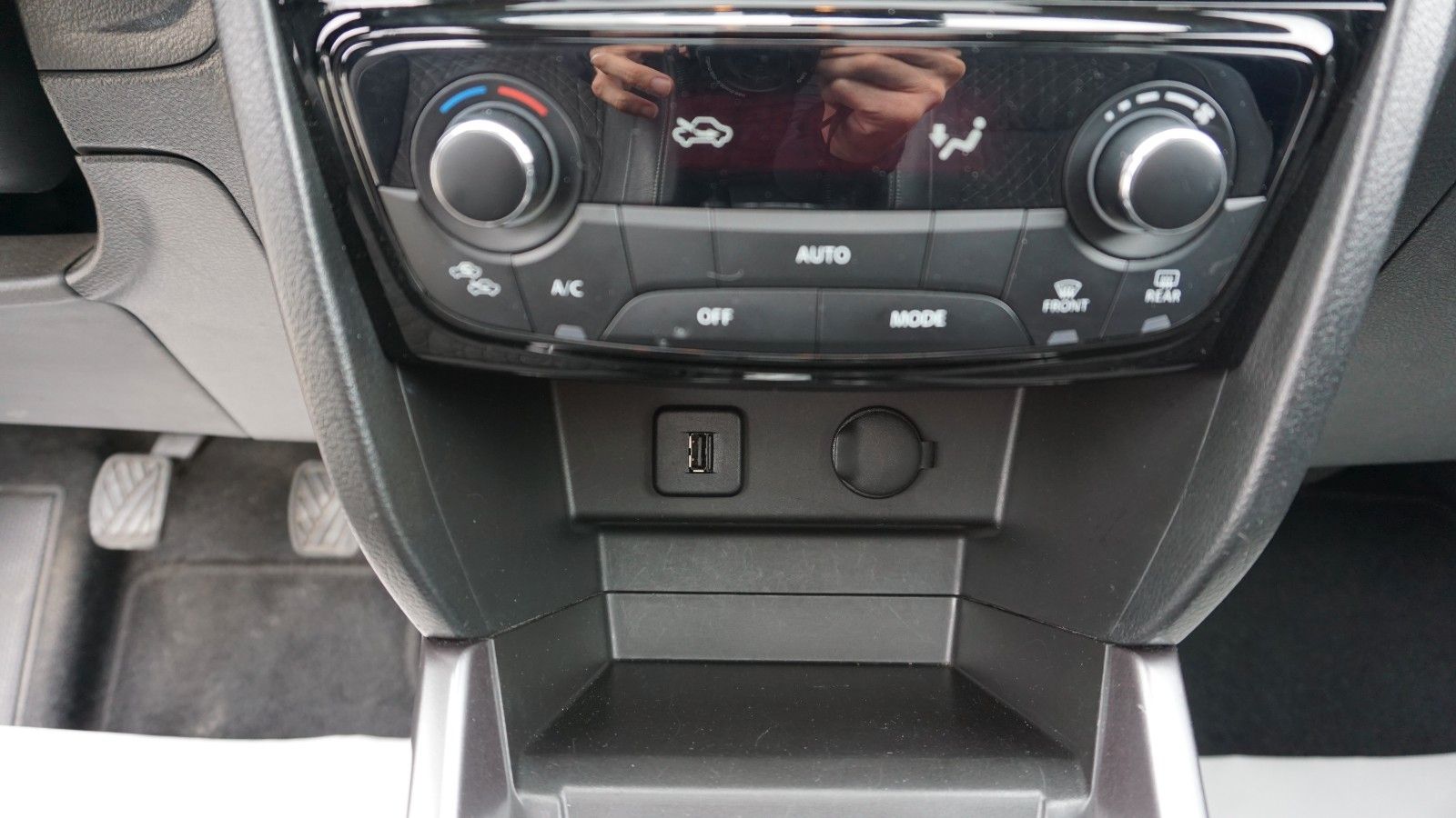 Fahrzeugabbildung Suzuki Vitara 1.4 Mild-Hybrid Comfort+ 4x4, Navi, LED